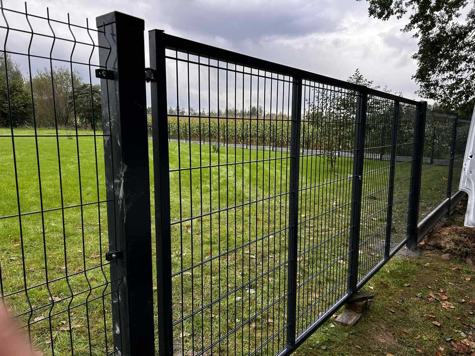 Brama dwu skrzydłowa 2D słupki 100x100