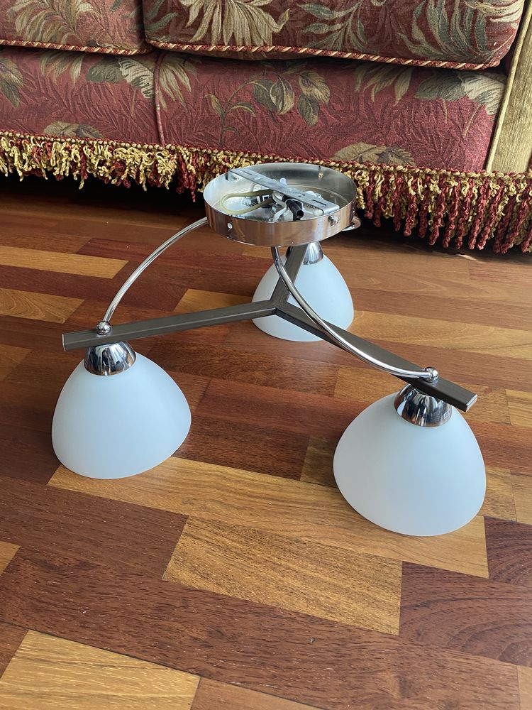 Lampa sufitowa Vitalux Chloe-3 z białymi kloszami wisząca 3x60w