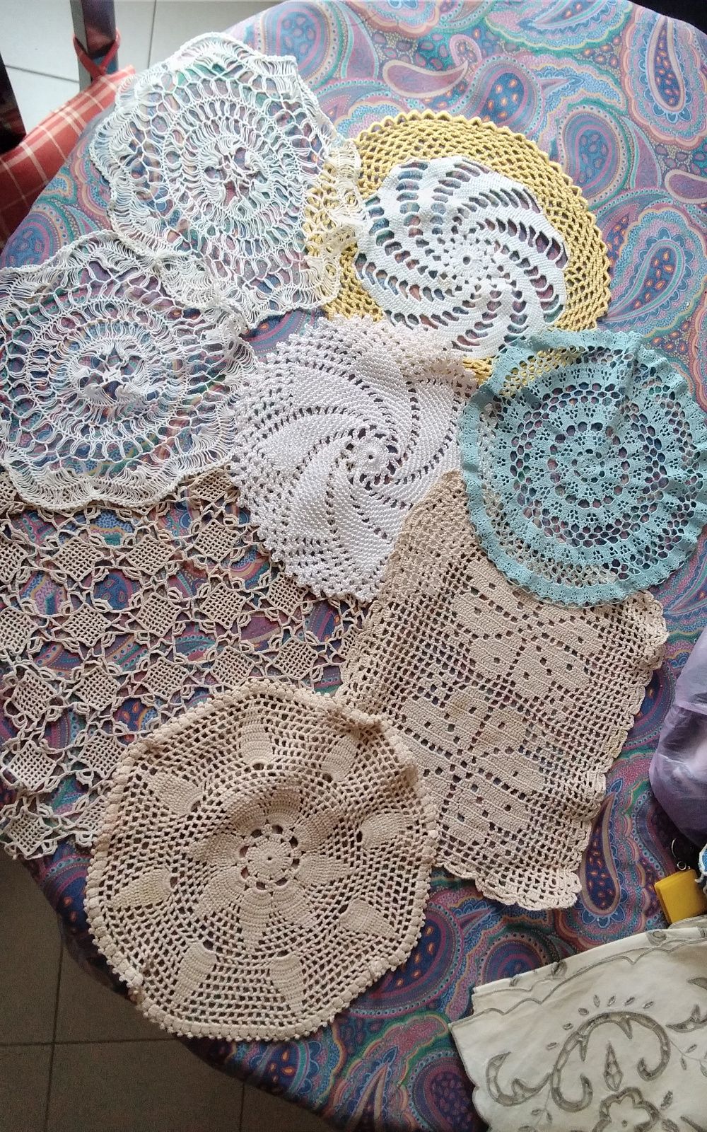 15 Naperons em crochet. Tudo 15€