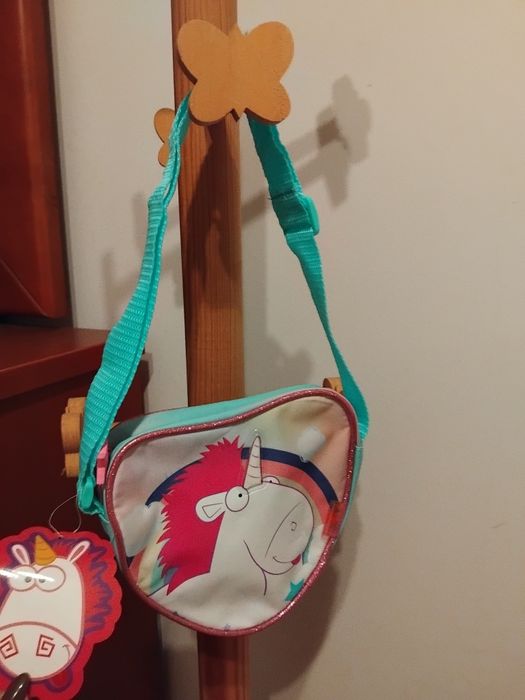Vendo carteira de criança  do unicórnio  e porta moedas