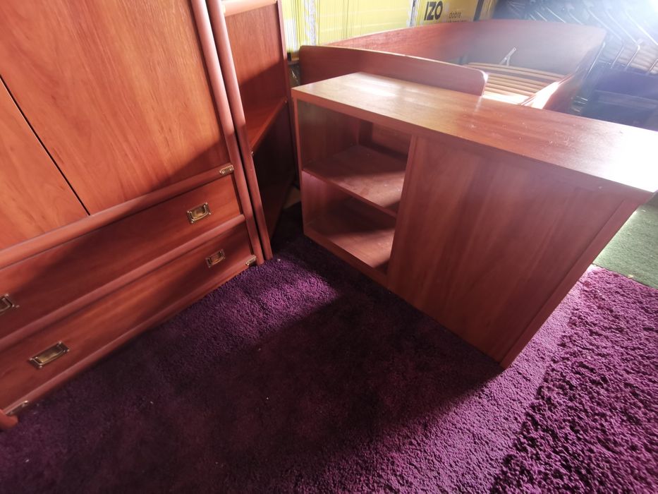 Łóżko podwójne, z szafką