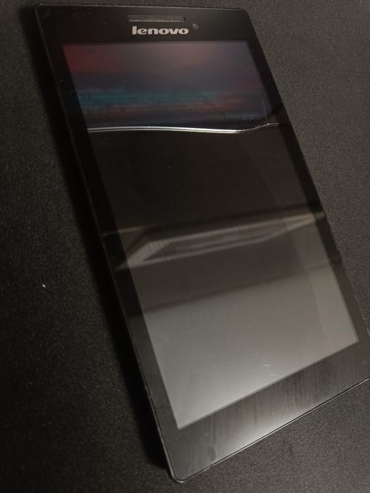 2 планшети Lenovo і Huawei
