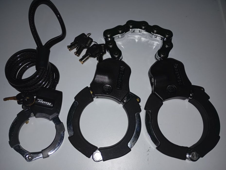 Dwie nowe zapinki rowerowe ,hulajnogi Master Lock za pół ceny