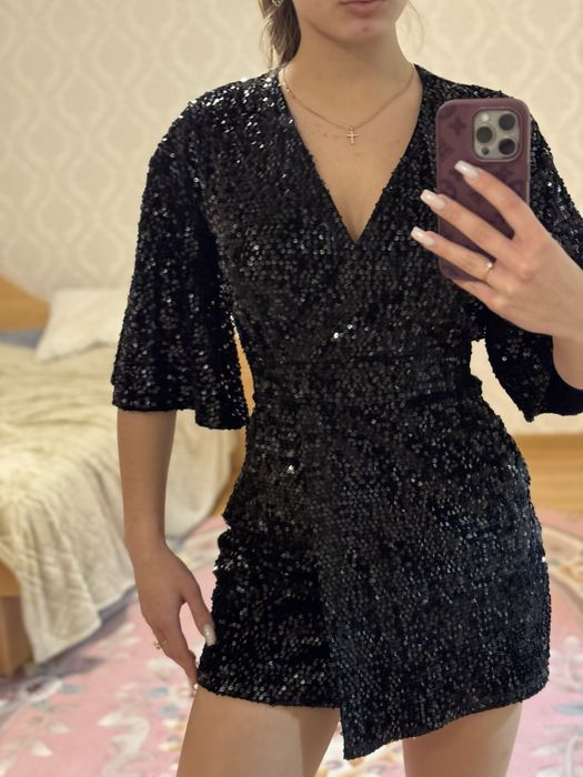 Сукня  в паєтки