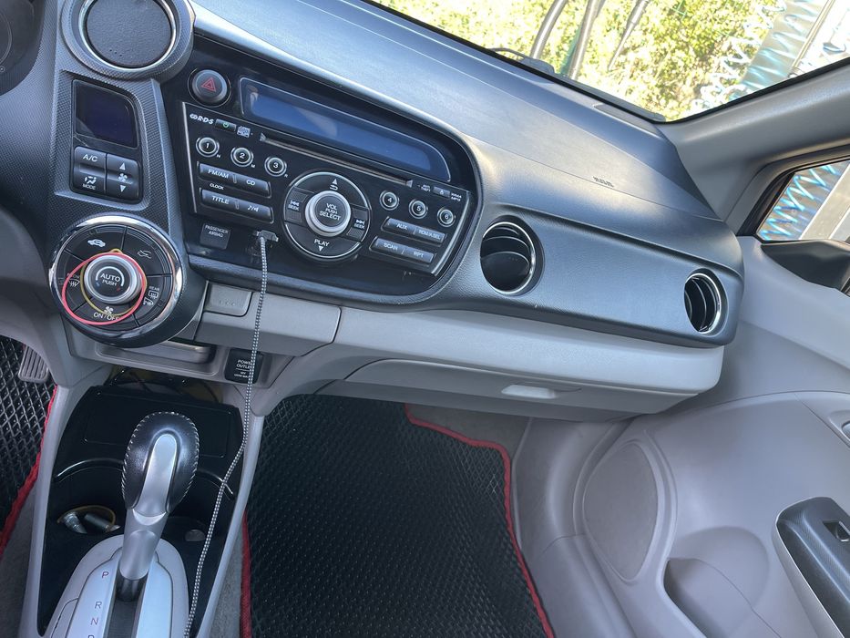 Honda INSIGHT 2012 1.3 гибрид