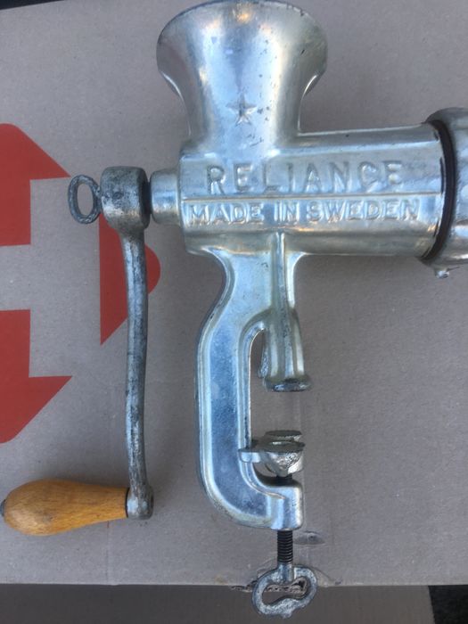 Мясорубка виробник Швеція велика тяжка