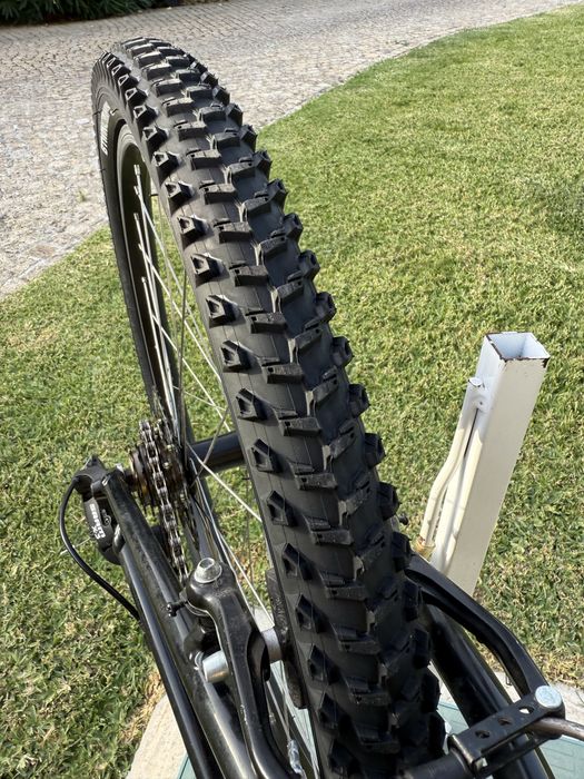 Bicicleta 24’’ specialized.