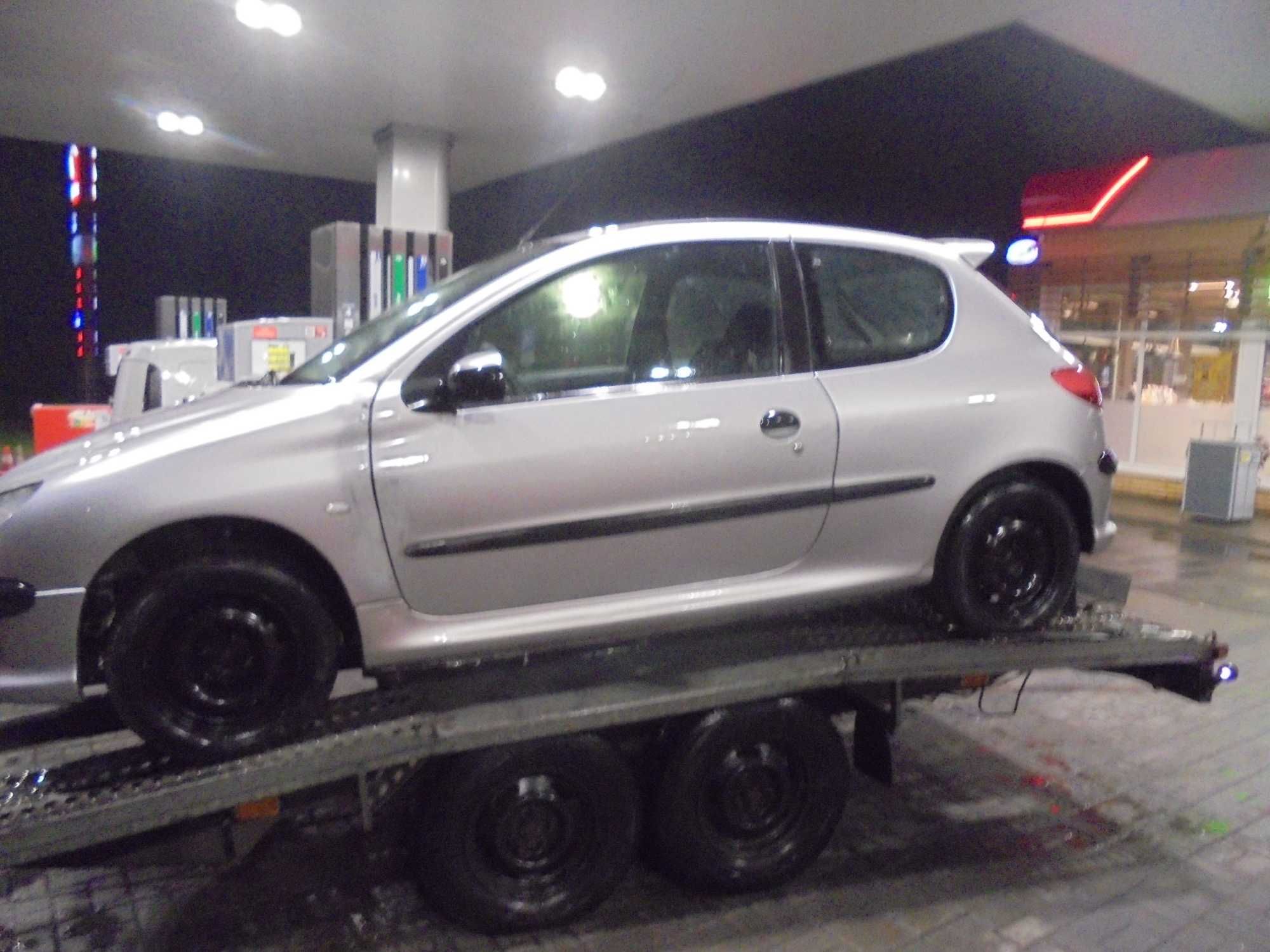 Peugeot 206 3 drzwi kolor srebrny 2.0 hdi przeznaczony na części