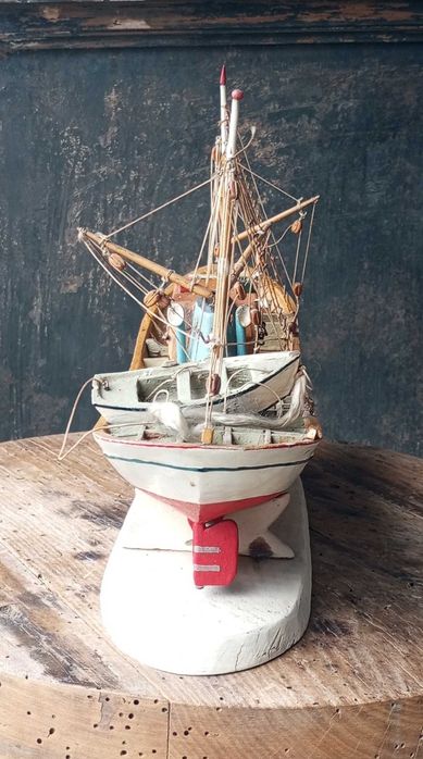 Antiga traineira "Nova Boa Fé" em madeira