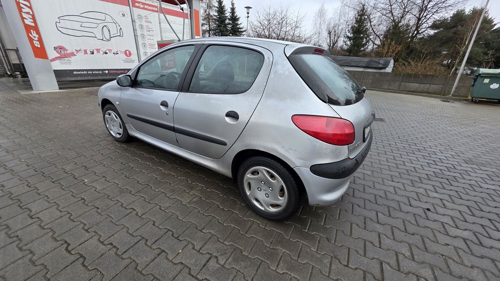 Peugeot 206 1.1L ważne O.C. i B.T. CALY ROK