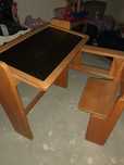 Mesa e quadro criança
