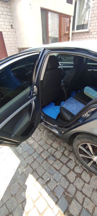 Автомобіль в гарному стані.