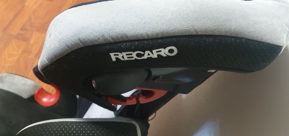 Автокресло Recaro Monza Nova Seatfix для ребёнка от 3 до 12 лет