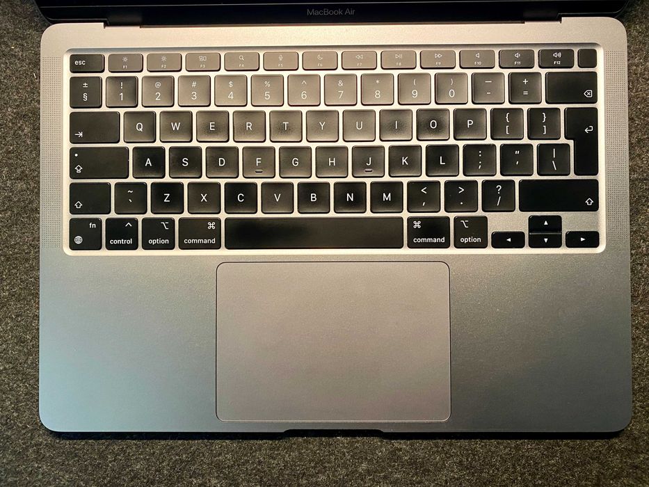Macbook Air 13 M1 256 8 GB 93% pojemności baterii