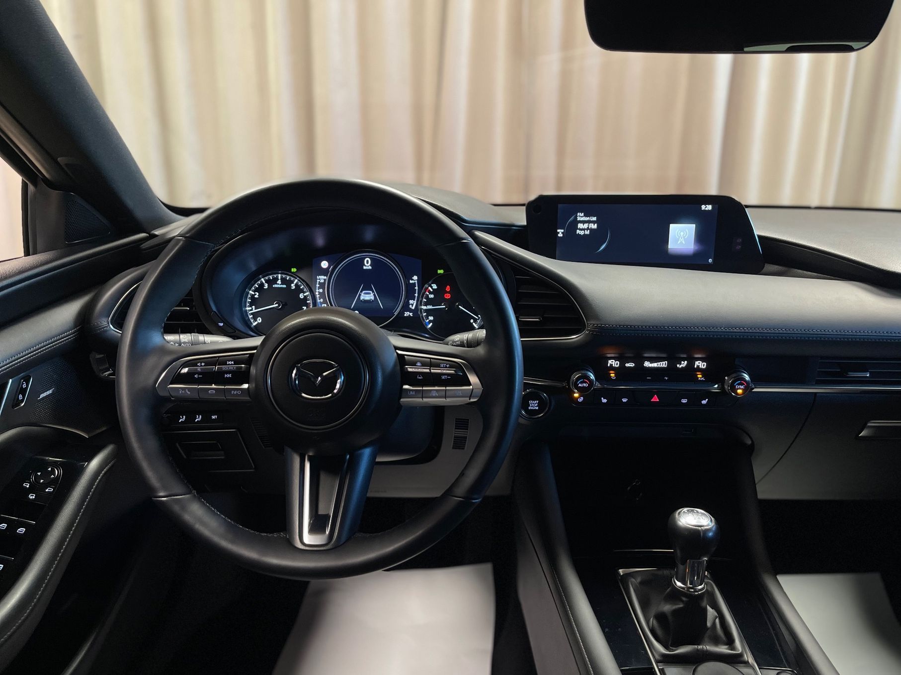 Mazda 3 2.0 MHEV HIKARI Luxury Black 122 KM / Pewne auto z polskiego salonu!