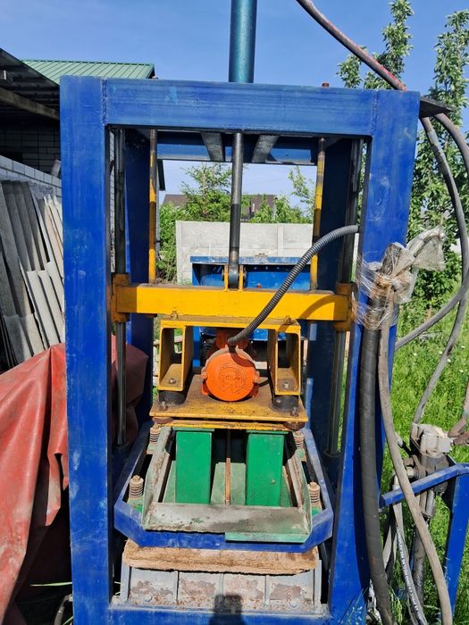 Вібропрес БАРС для виготовлення тротуарної плитки