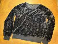 Czarna bluza / "futerko" rozmiar XS.
