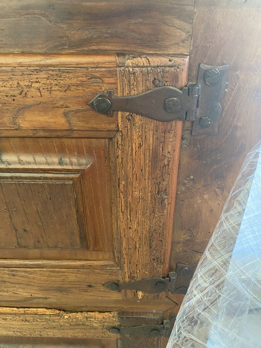 Antigo móvel de parede adaptado