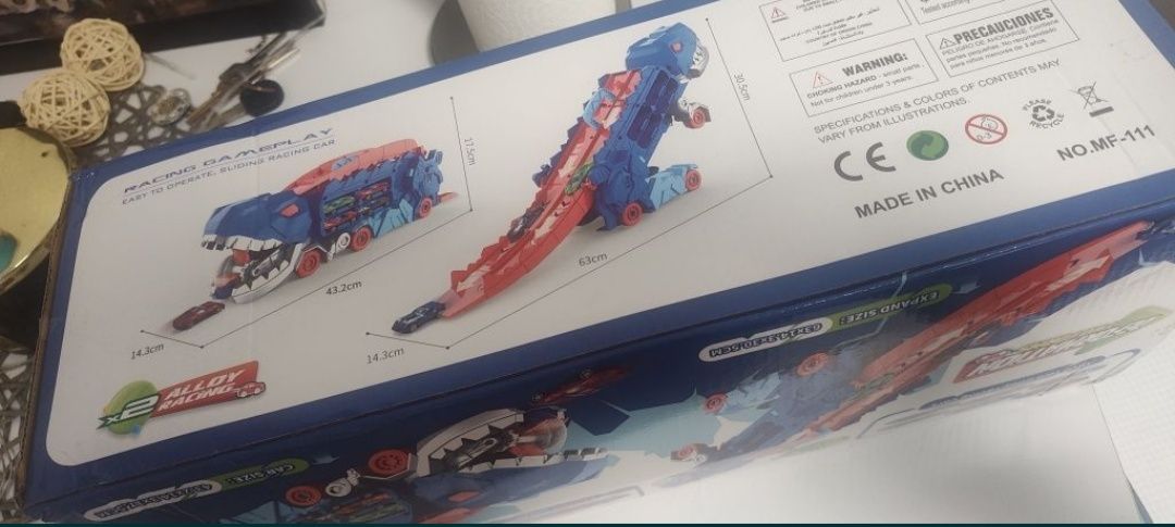 Nowy gigantyczny dinozaur tor 4 auta zabawka jak hot wheels nowa cena