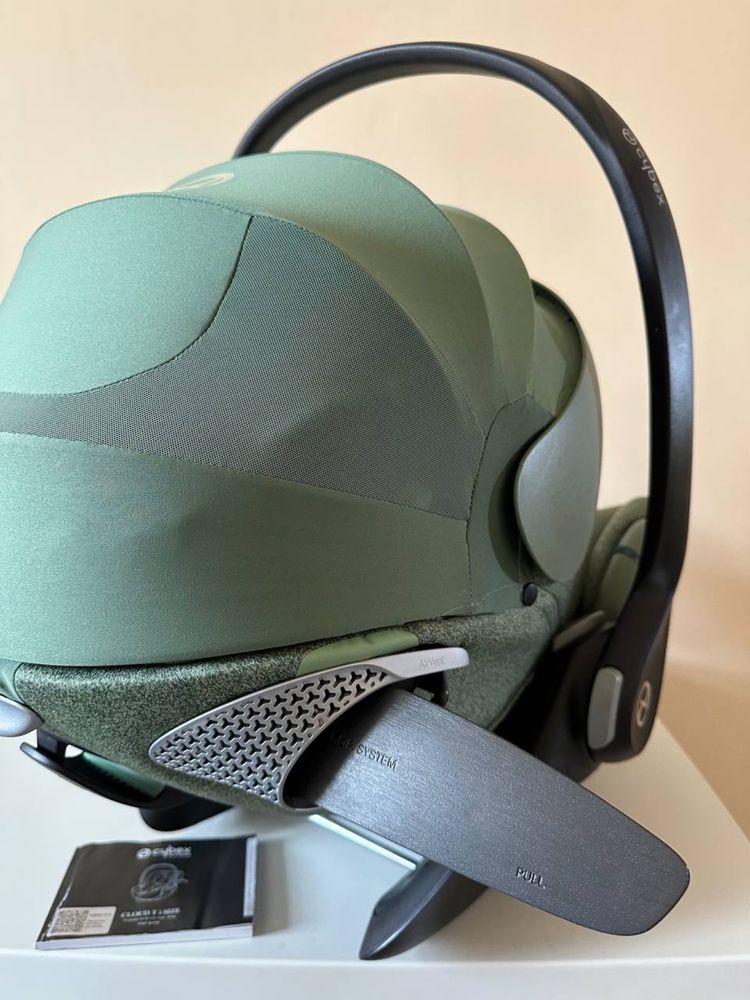 Cybex Cloud T Plus Leaf Green автокрісло розкладне