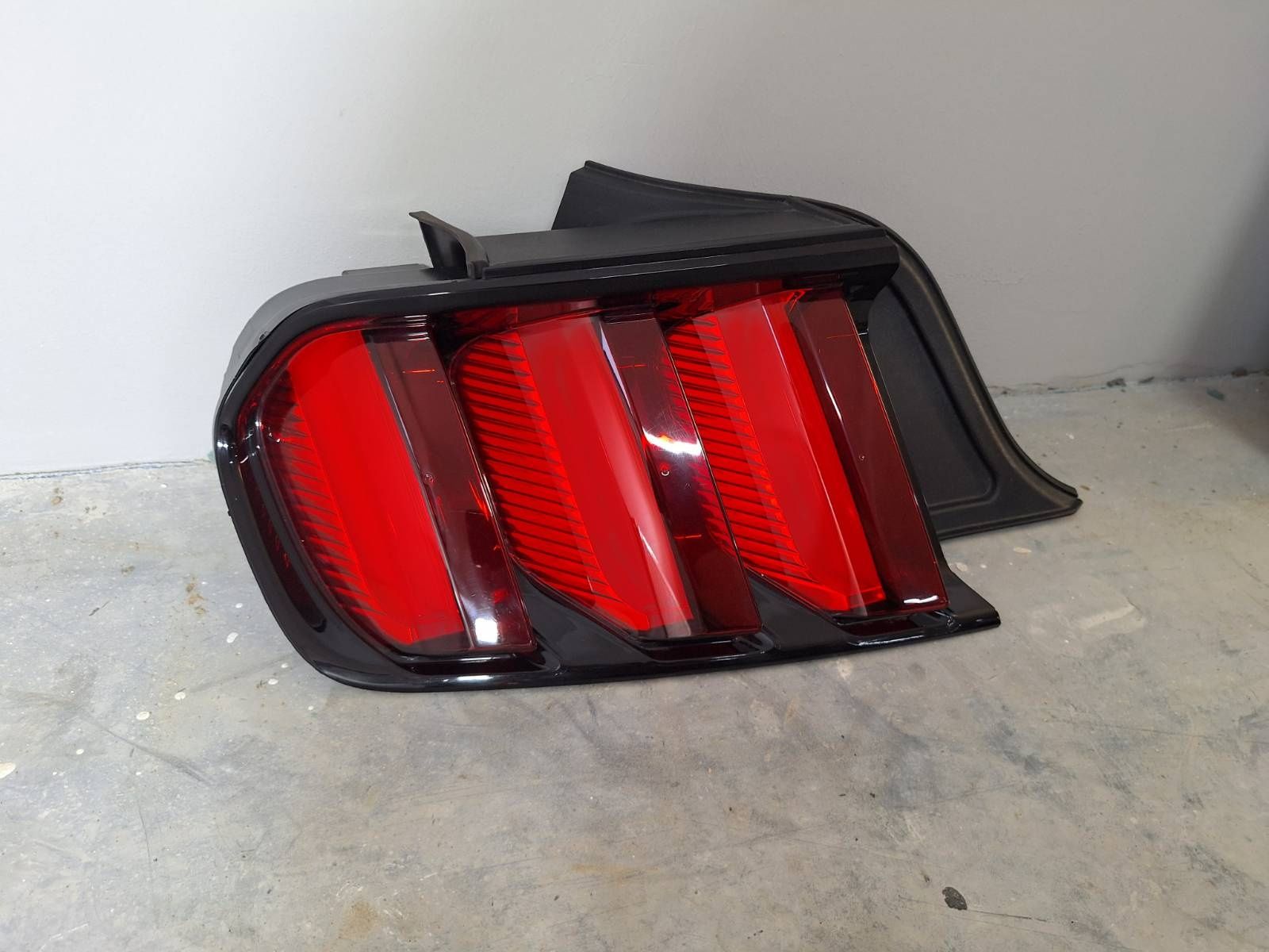 Lampa tylna lewa Ford Mustang VI gen 2015, 2016, 2017 S550, nr. 68