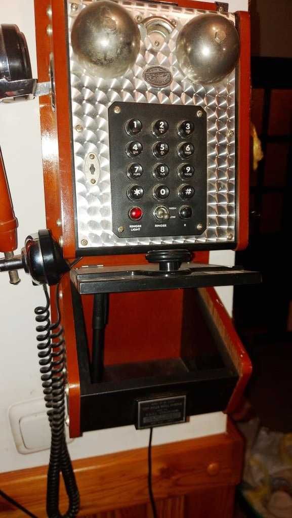 Stary telefon wiszący Spirit of Saint Louis