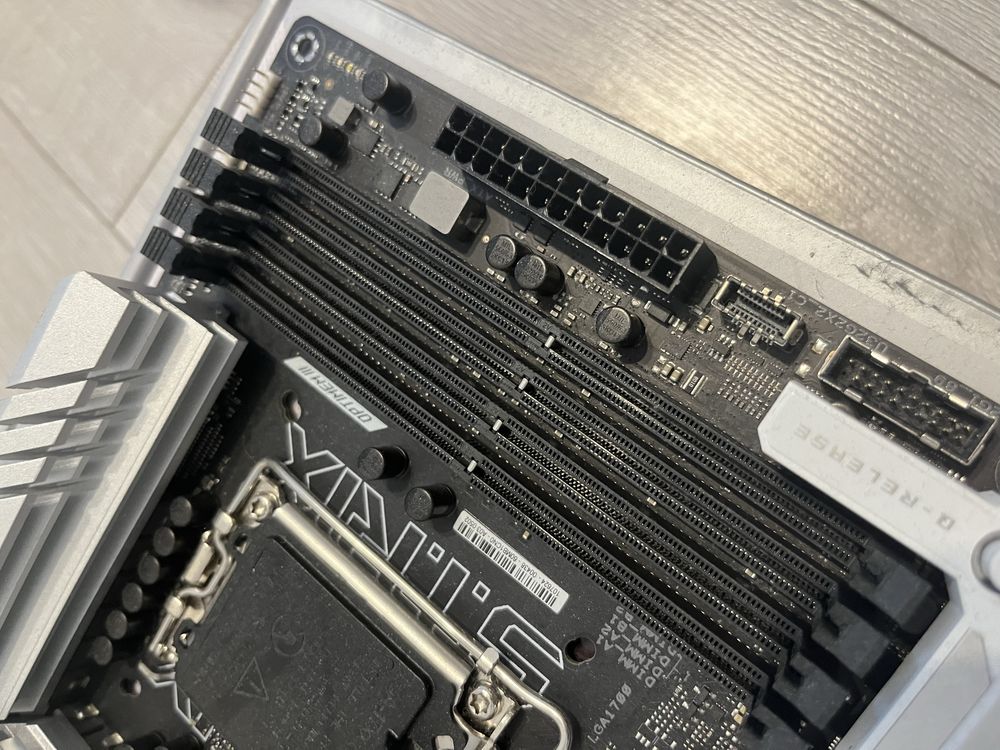 Asus ROG STRIX Z790a ddr4