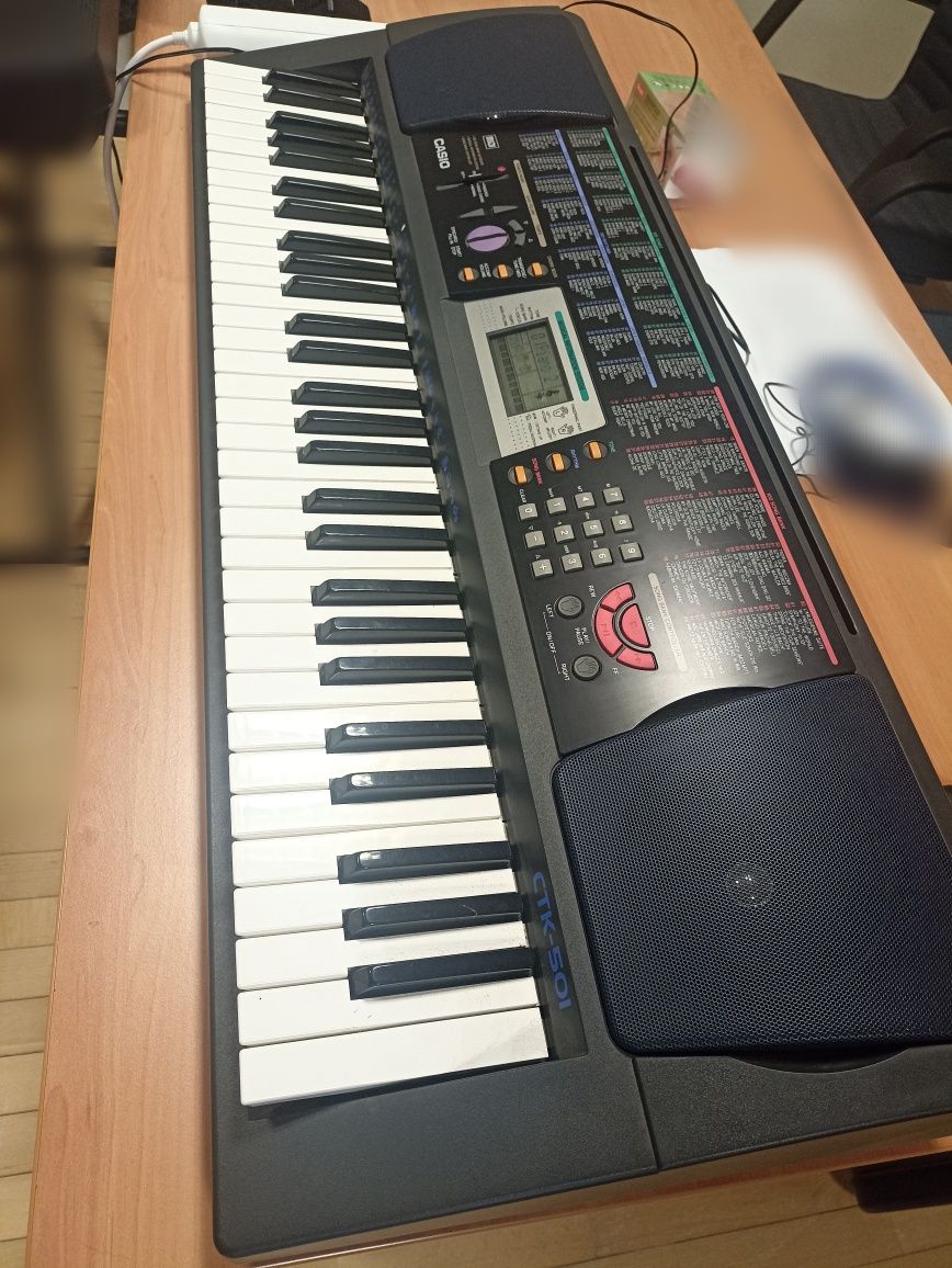 Teclado Casio 5 oitavas - 100€