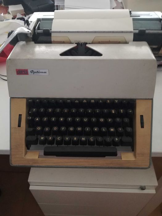 Maquina de escrever antiga