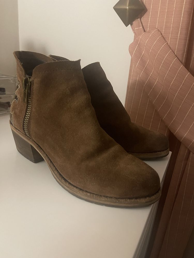 Botas marca XUZ castanhas