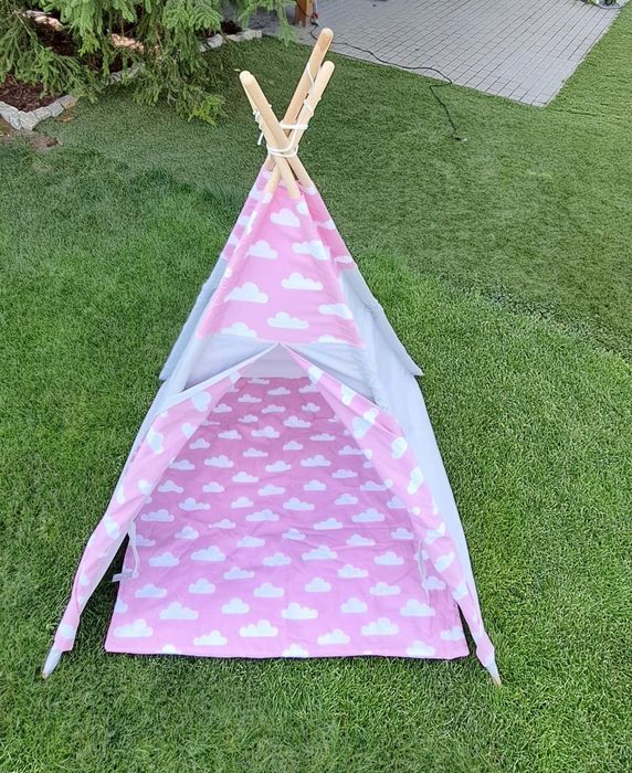 Namiot tipi dla dzieci – różowy w chmurki