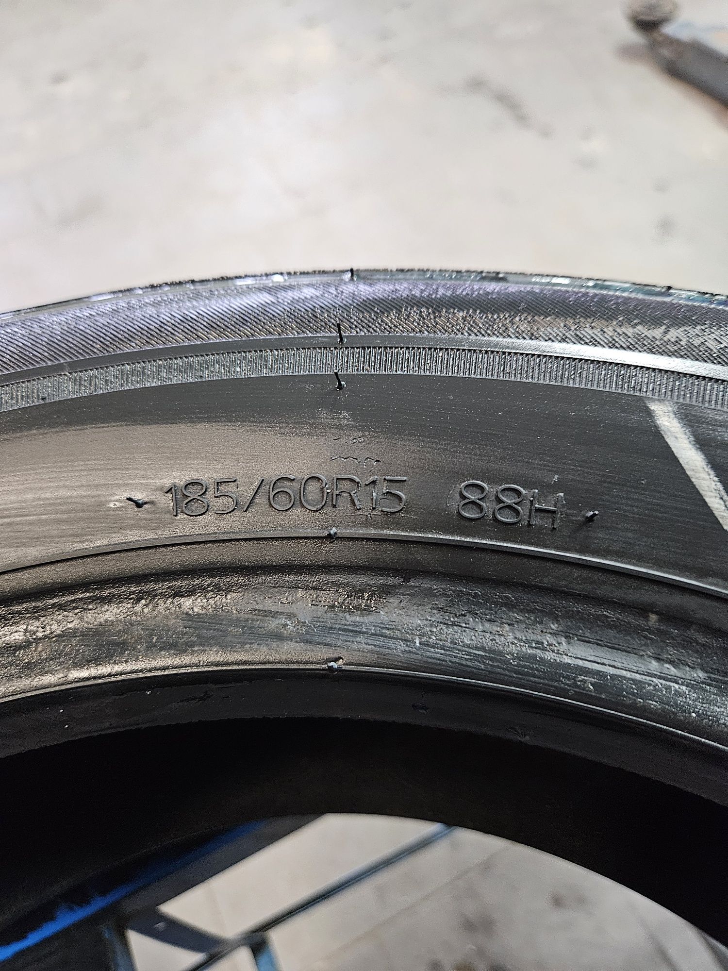 2szt całoroczne 185/60-15 Hankook 6mm