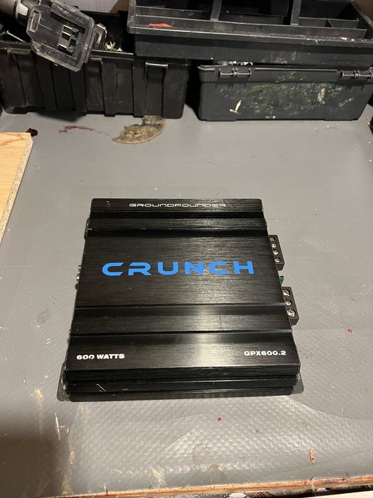 Wzmacniacz Crunch 600wat 2 kanałowy 4 om