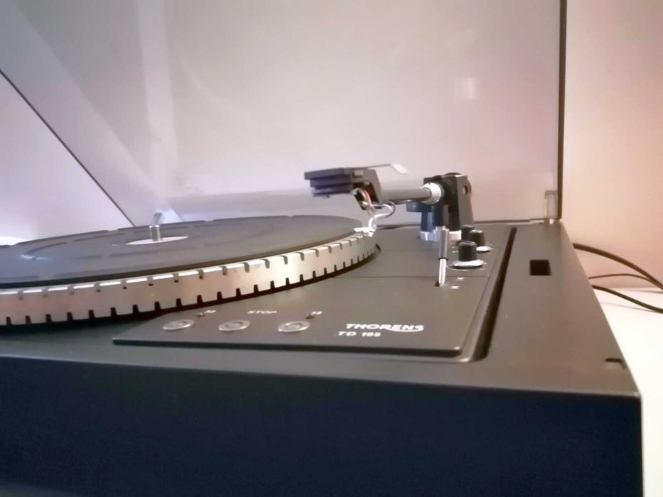 Thorens TD 105 Gramofon z napędem paskowym
