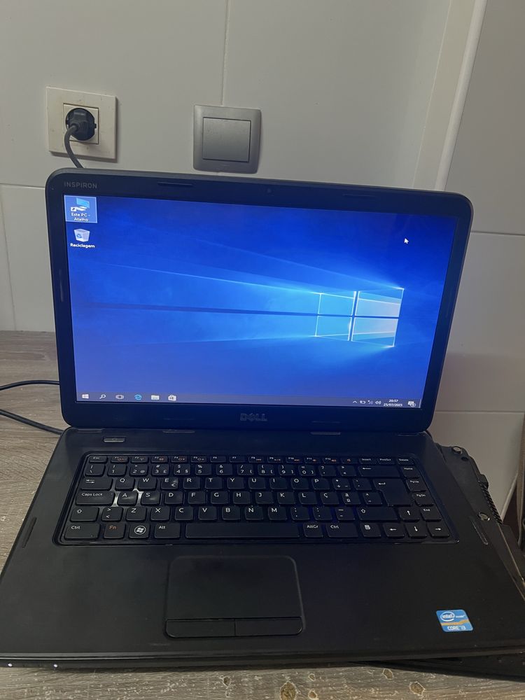 Portatil dell core i3 com carregador beteria viciada