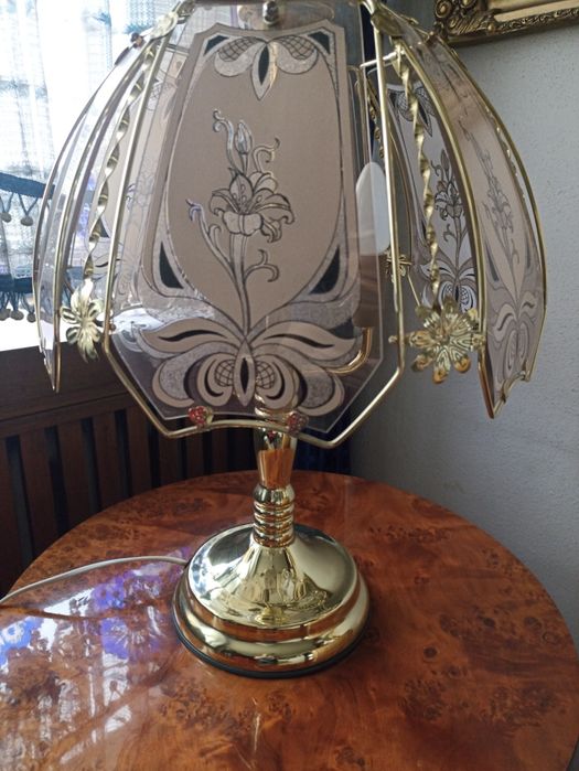 Lampa dotykowa .