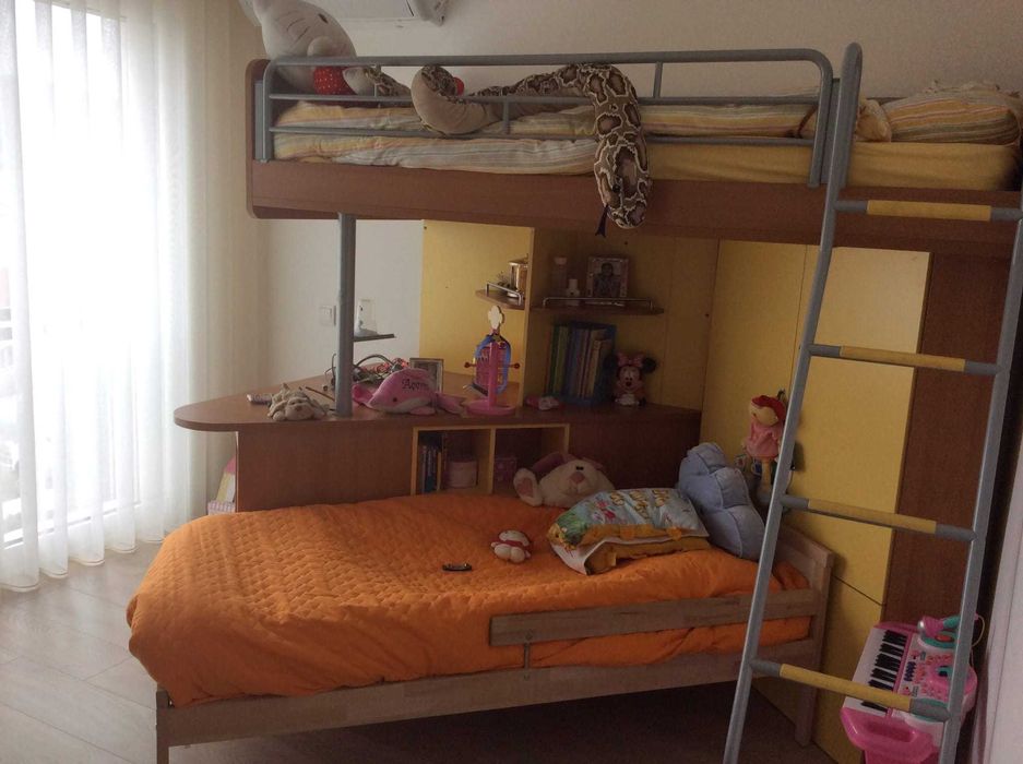 Beliche com armário e secretária