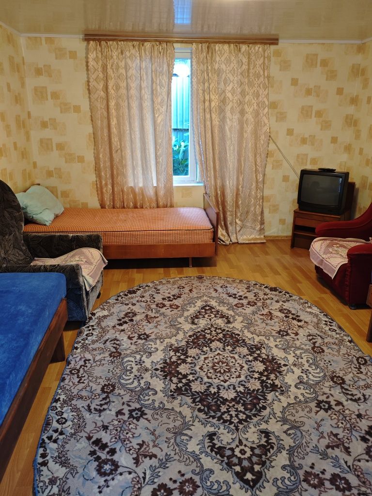 Сдам комнаты посуточно на берегу моря .