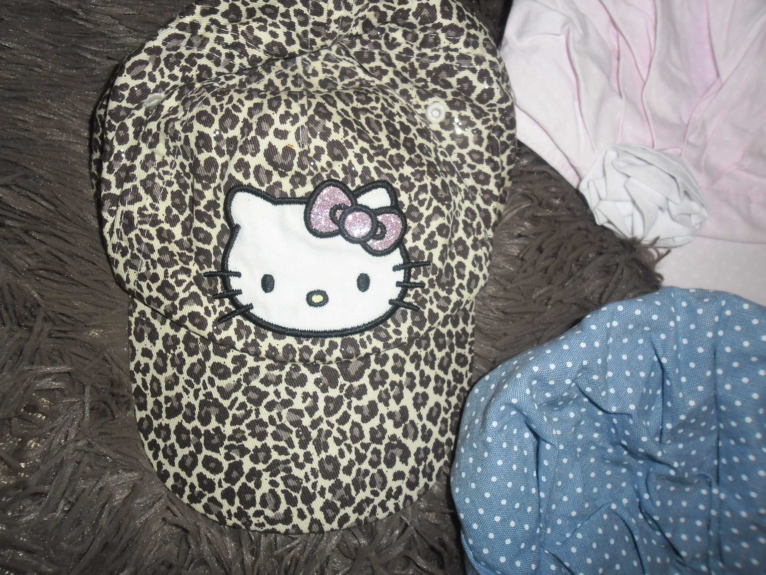 h&m 3 pak czapek z daszkiem hello kitty panterka róz 6-10 lat idealne