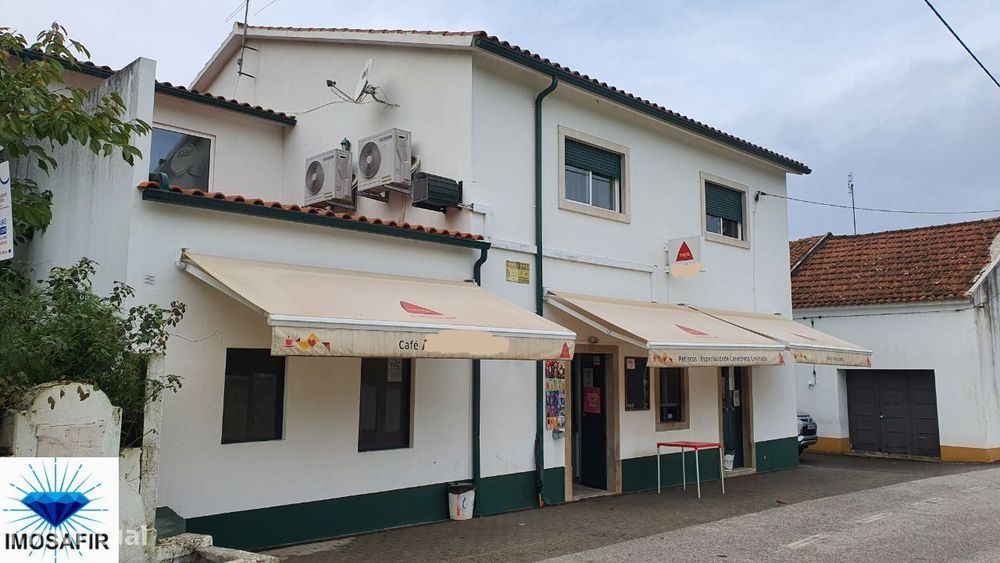 Moradia com Espaço Comercial em Pias
