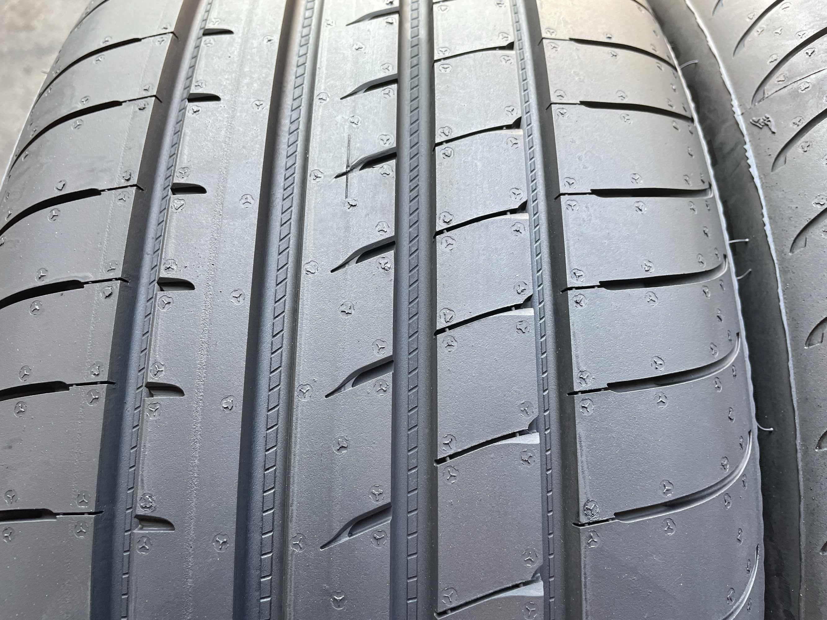 Komplet opon Goodyear 215/50R18 Nowe