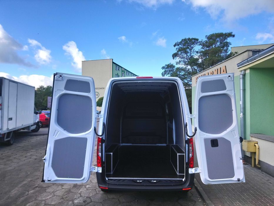 Mercedes Sprinter L2H2-Zabudowa przestrzeni ładunkowej