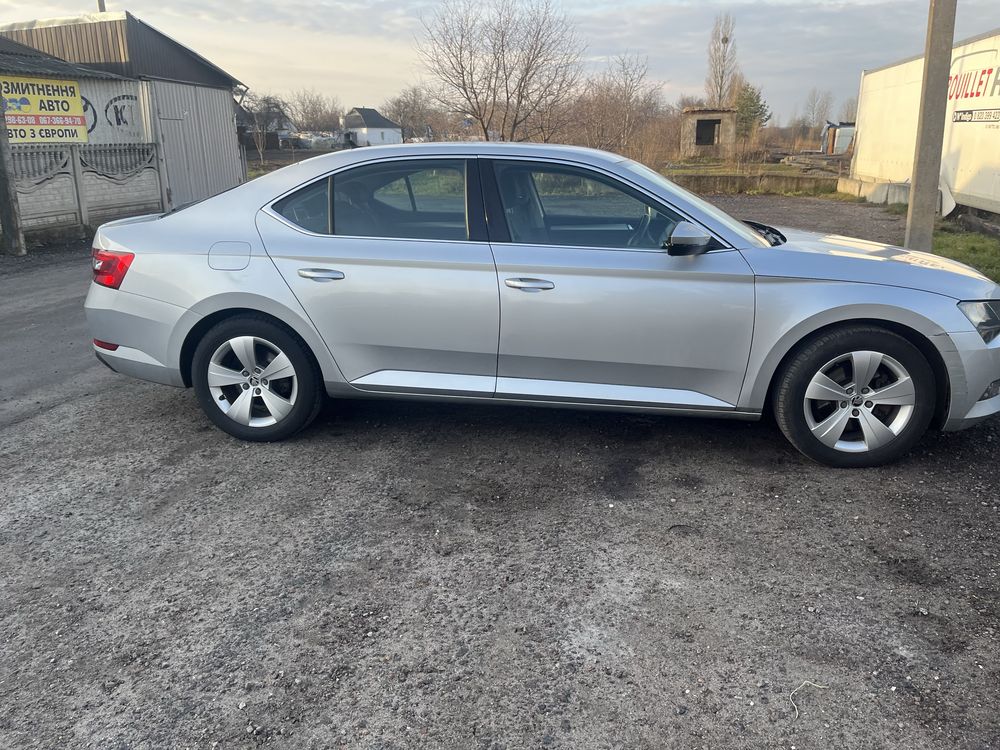 Ляда Кришка Багажніка Суперб 3 Superb3 Skoda