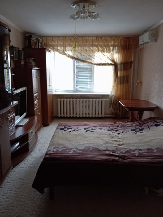 Продаю дві кімнати у комунальній квартирі