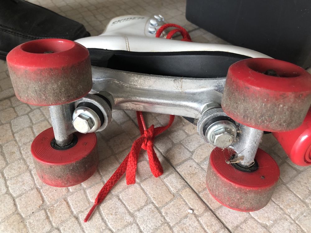 Patins 4 rodad brancos numero 38 em bom estado