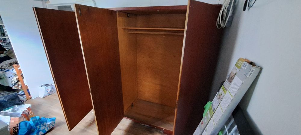 Dwie szafy trzydrzwiowe z historią