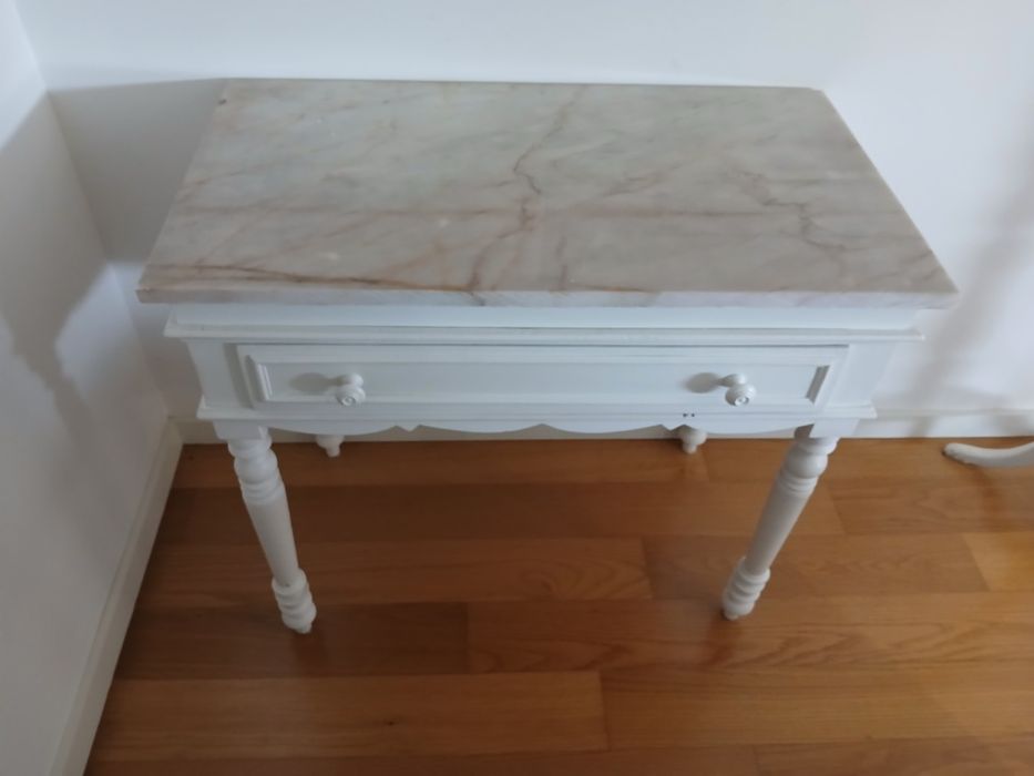 Vendo consola com tampo em mármore