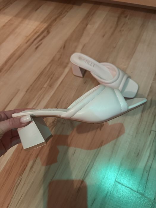 Продам стильні босоніжки 38р