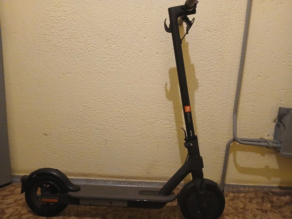 Електросамокат Xiaomi Mi Electric Scooter 4