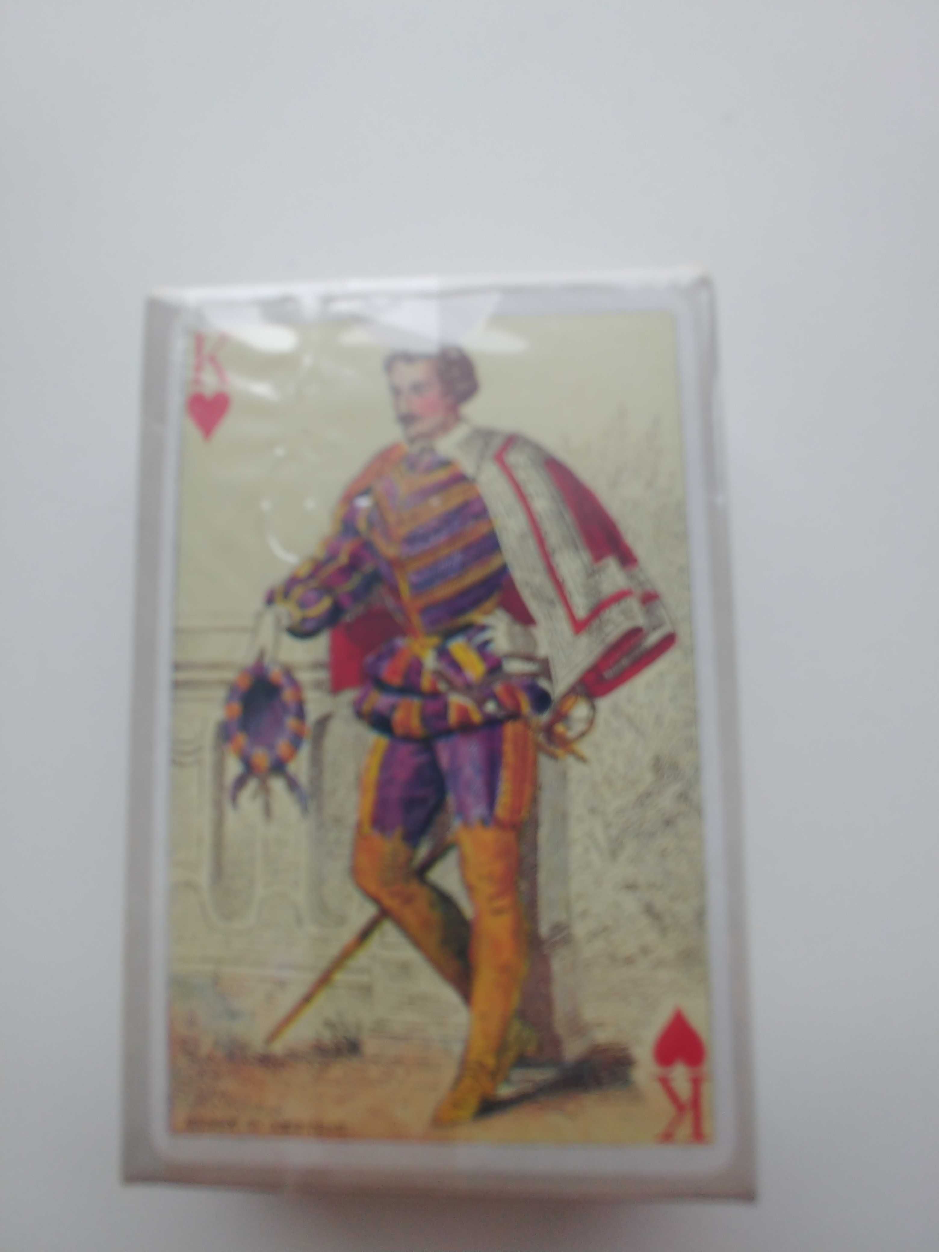 Cartas, (baralho c/55),ainda lacradas.
Trajes Franceses
